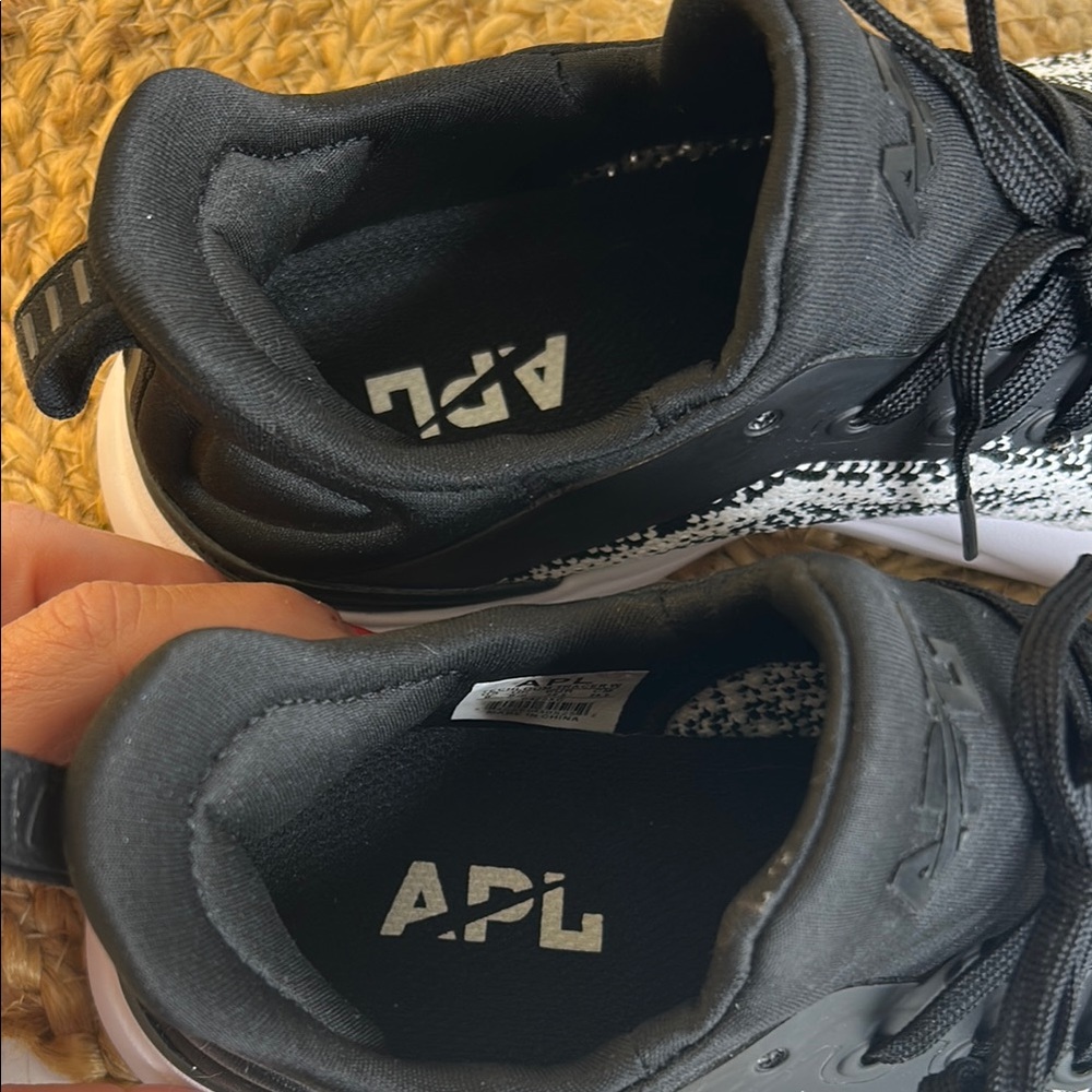 APL Techloom black and White Sneakers - Picture 10 of 12
